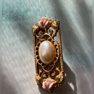 💥 Clearance Sale! Gold-Tone Faux Pearl Filigree Brooch